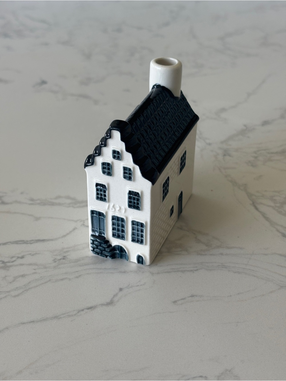 KLM BOLS House #2 by Blue Delft